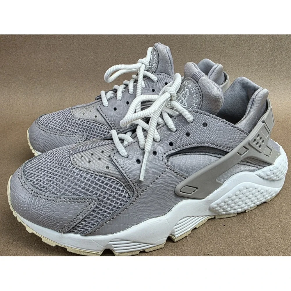 Nike AIR Huarache (Sz 7) SE Women's Running Shoes Atmosphere Grey 859429-008